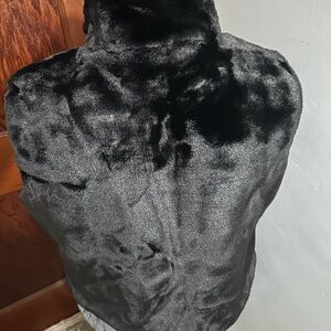 Womens Sz Medium Kenneth Cole Black Fur Vest